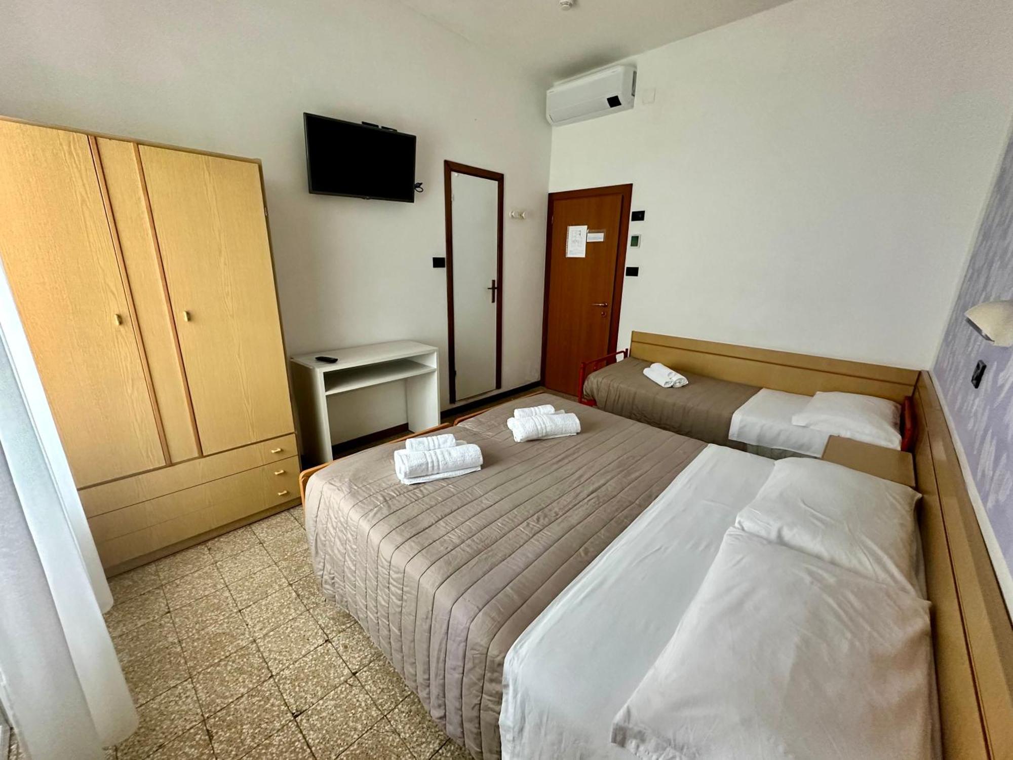 Hotel Enna Римини Экстерьер фото