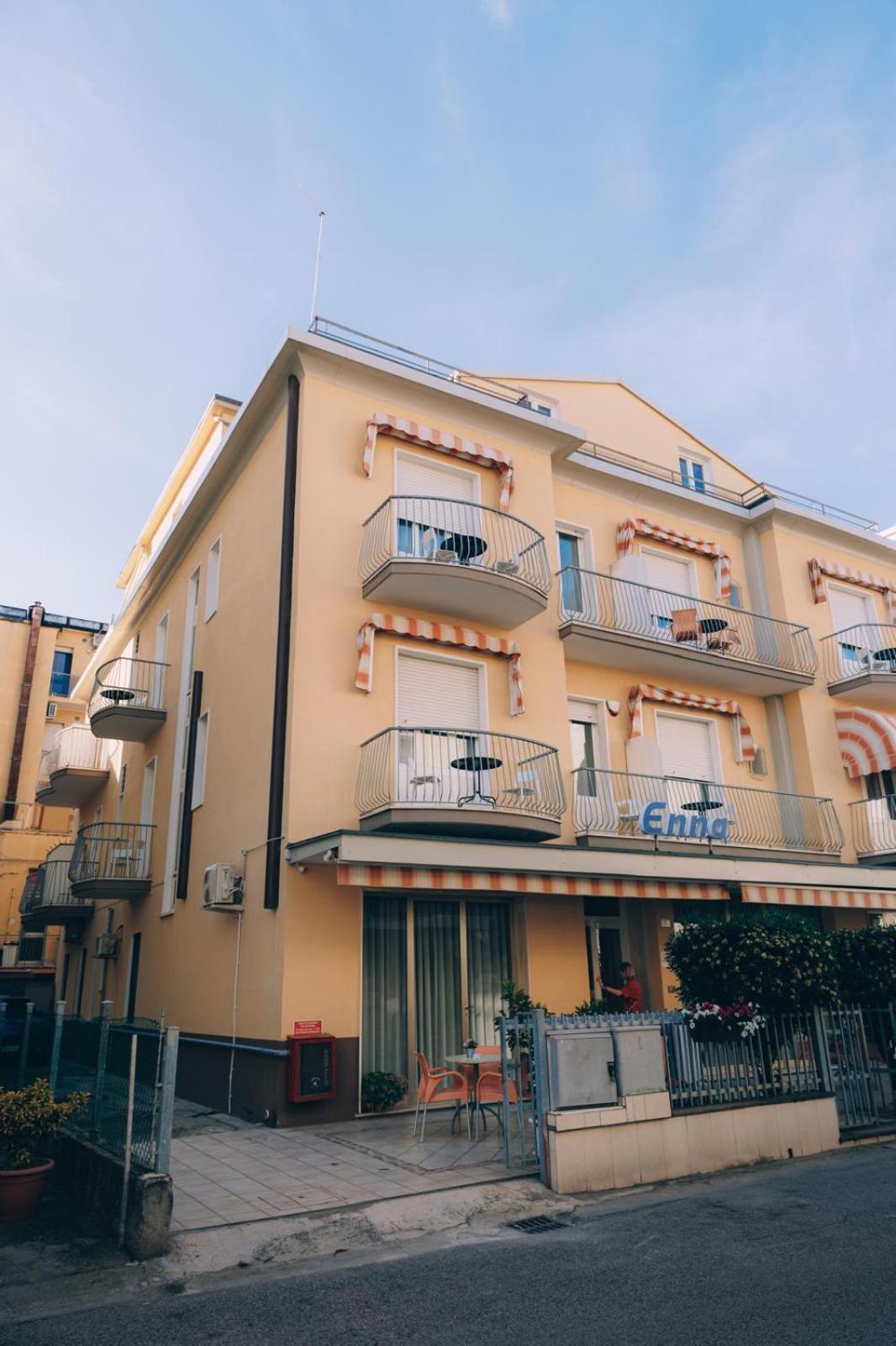 Hotel Enna Римини Экстерьер фото